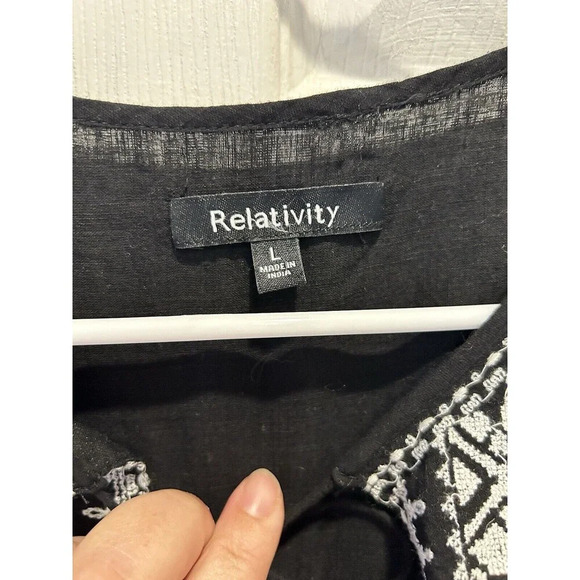 Relativity Black And White Peasant Boho Blouse Embroidered Women’s Large - Picture 7 of 7